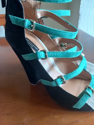 Zapatos tacón negros y verde menta
