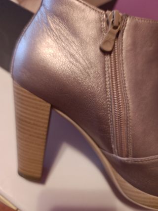 Botines planos plateados
