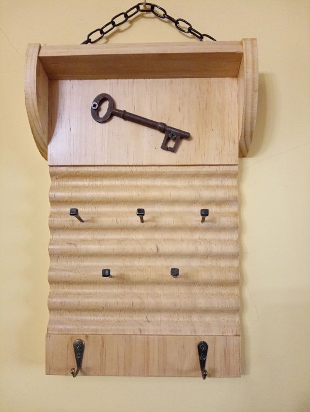 Portallaves rústico de madera y metal