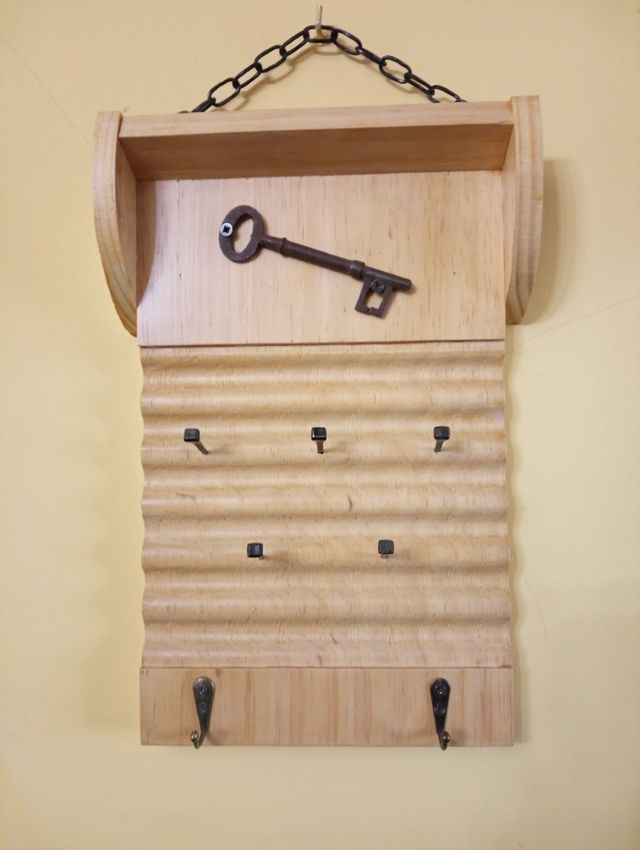 Portallaves rústico de madera y metal