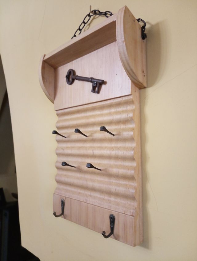 Portallaves rústico de madera y metal