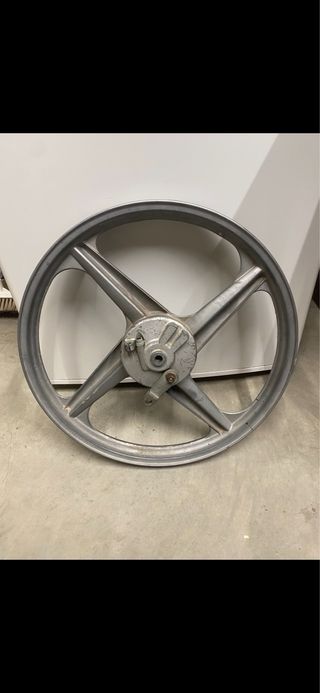 Llanta delantera de vespino F9