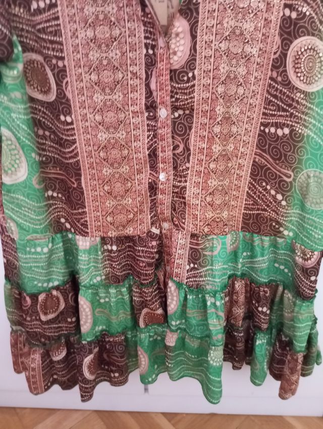Vestido boho estampado marrón-verde.