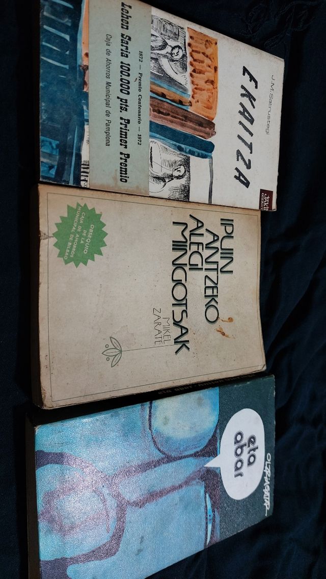 Lote 3 libros antiguos en euskera