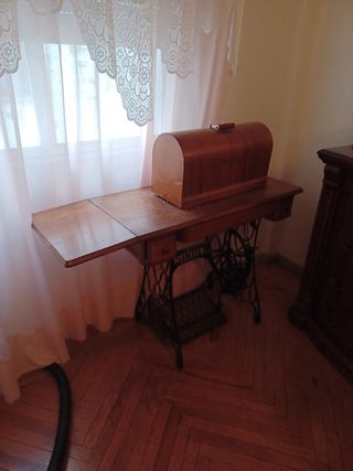 Máquina coser Singer Antigua.