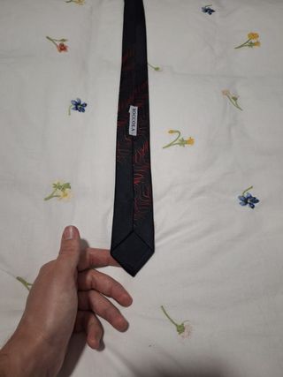 Corbata negra y roja Boccola