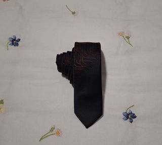 Corbata negra y roja Boccola