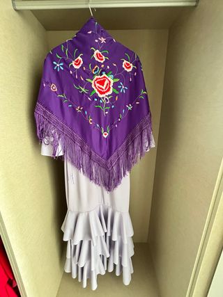 Vestido Flamenco Lila y Mantón morado