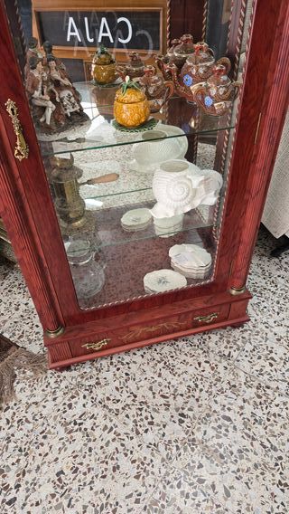 VITRINA DE MADERA