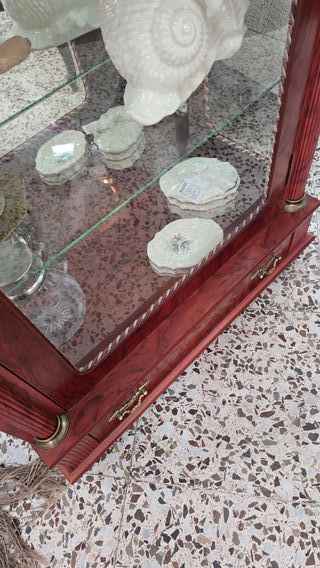 VITRINA DE MADERA