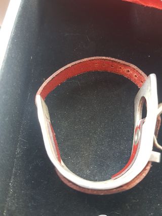 Brazalete Uno de 50 Rojo y Plata