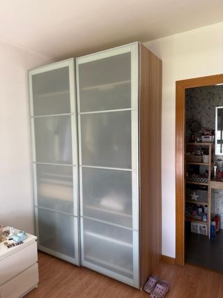 Armario ropero IKEA blanco y marrón