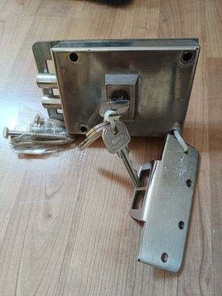 Cerradura puerta 3 llaves