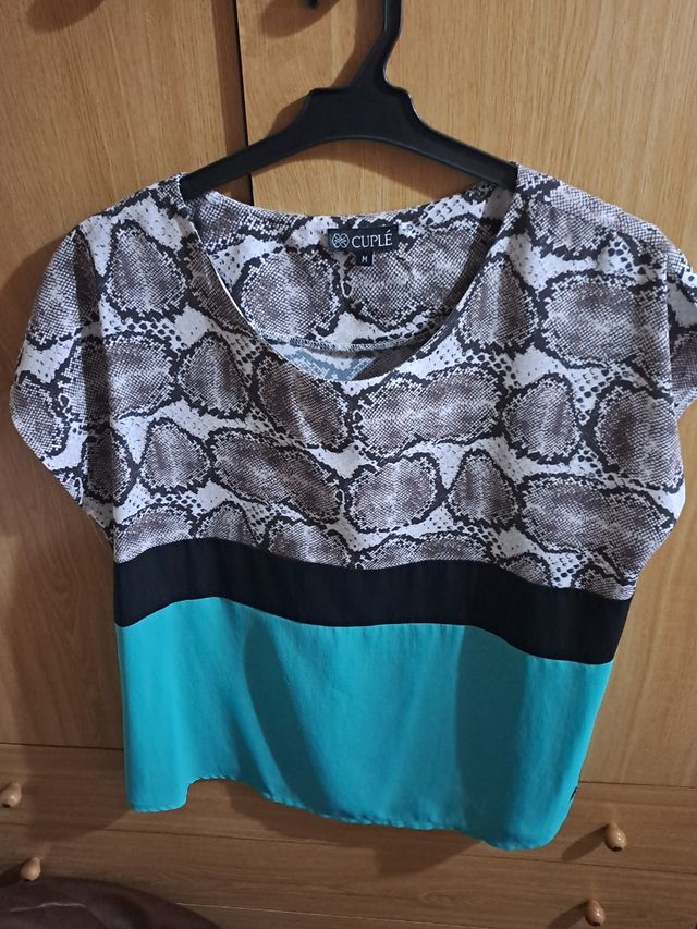 Blusa CUPLE serpiente turquesa M pero es 42 -44