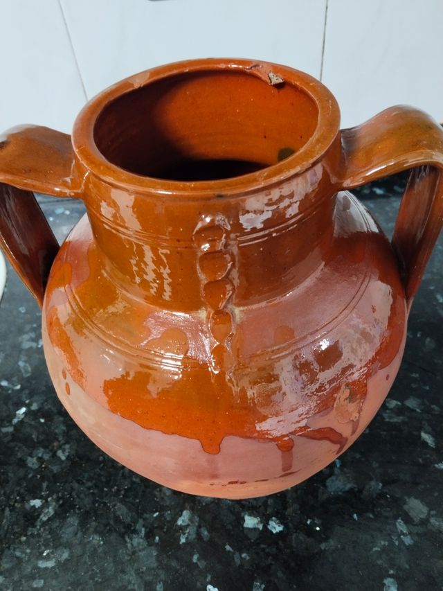 Tinaja barro antigua