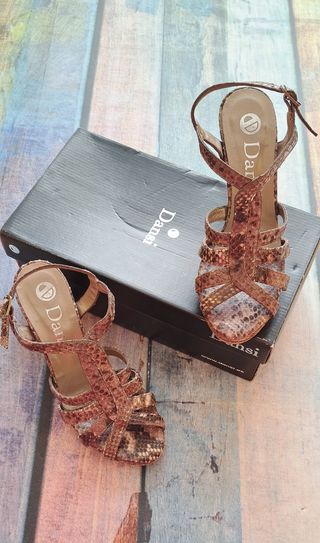 Sandalias Dansi tacón piel marrón 37