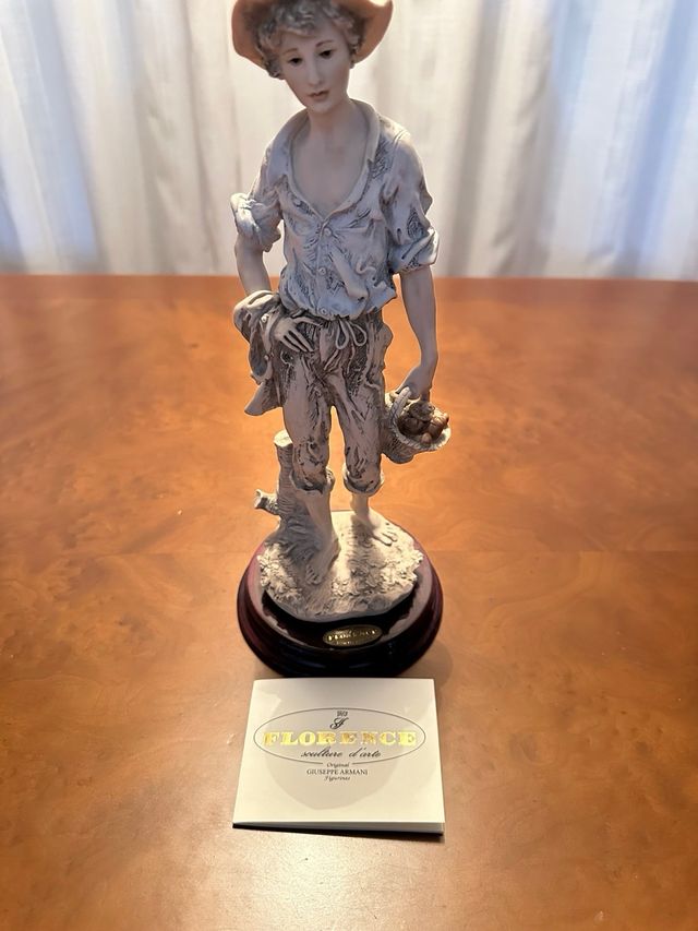 Escultura Niño Campesino Armani