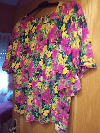 Blusa estampada multicolor,muy bonita manga capead