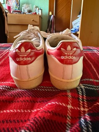 Adidas Superstar rojas y blancas