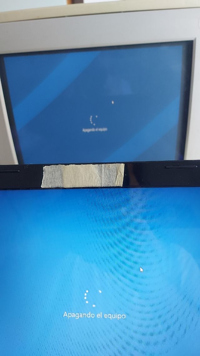 Monitor CRT Fujitsu Siemens 15" con repisa