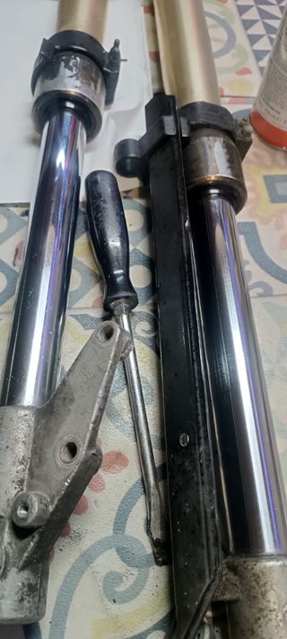 Horquilla invertida showa derbi senda 