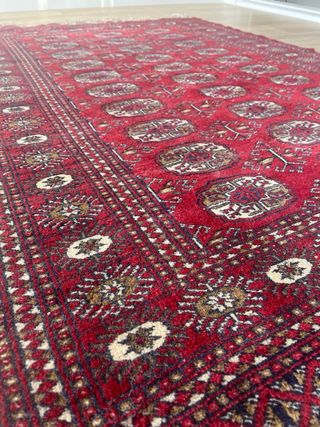 Alfombra roja vintage de lana