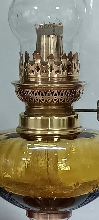 Quinqué bronce y cristal antiguo