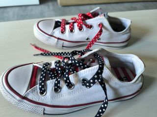 Converse rojas y blancas - US