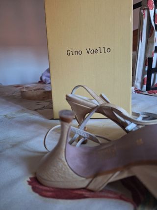 Zapatos y bolso Sino Vaello dorados