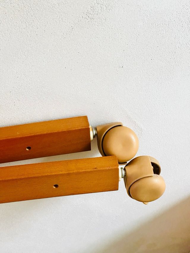 Cuna bebé madera maciza alta calidad con ruedas