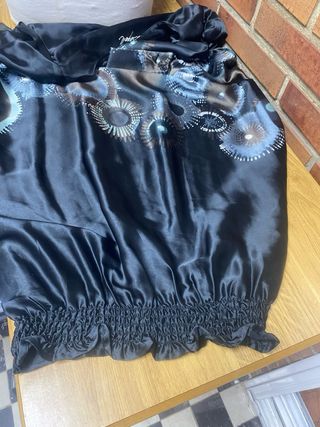 Blusa Desigual negra y azul