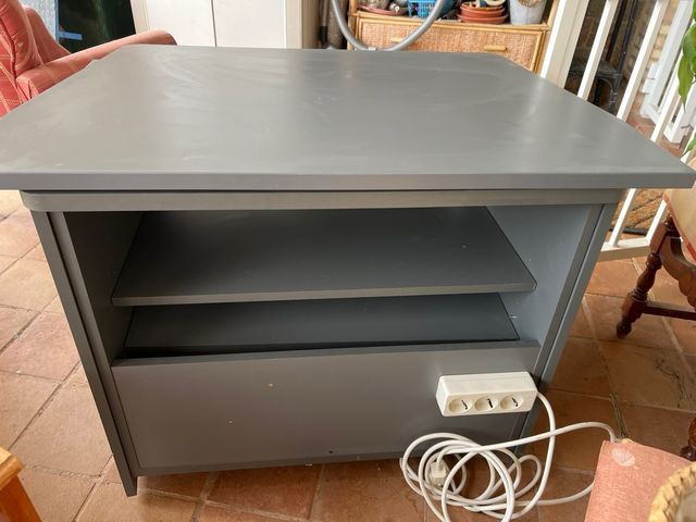 Mueble TV bajo con tapa giratoria