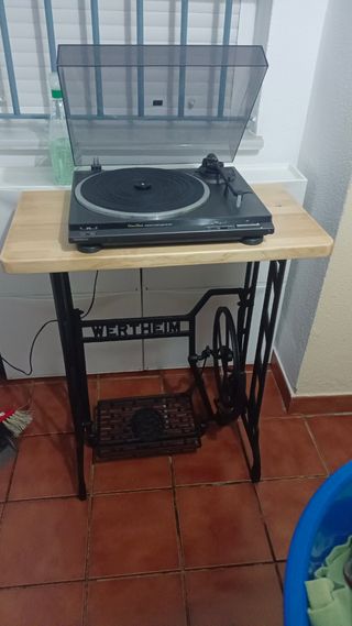 Pie de maquina de coser antigua