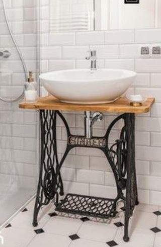 Pie de maquina de coser antigua