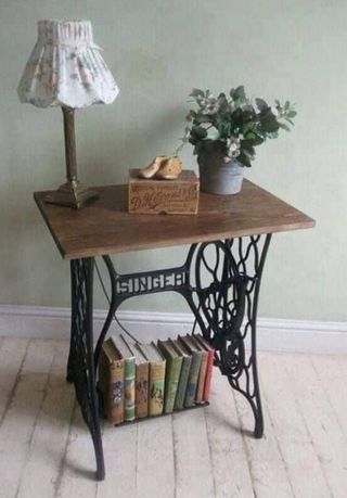 Pie de maquina de coser antigua