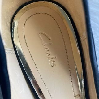 Zapatos Clarks negros, puntera abierta