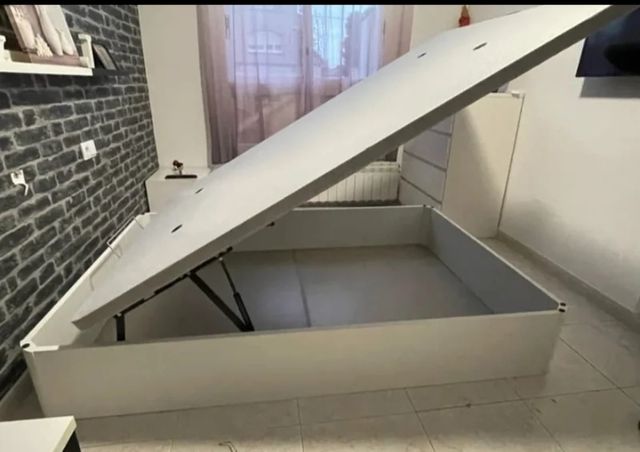 Mesa redonda + 4 sillas estilo Eames