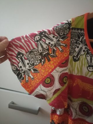 Camiseta motivos África desigual