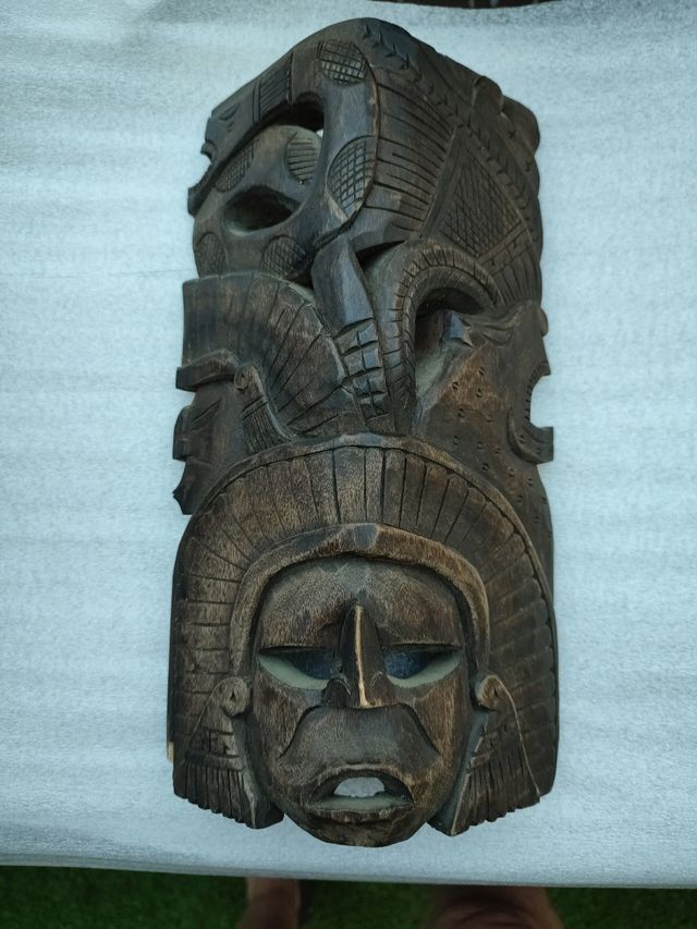 Máscara azteca madera tallada