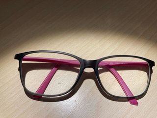 Montura de  gafas gris y rosa