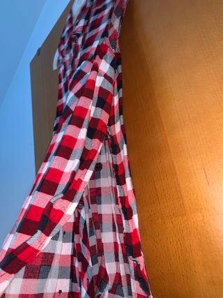 Camisa cuadros roja negra - Aberturas laterales