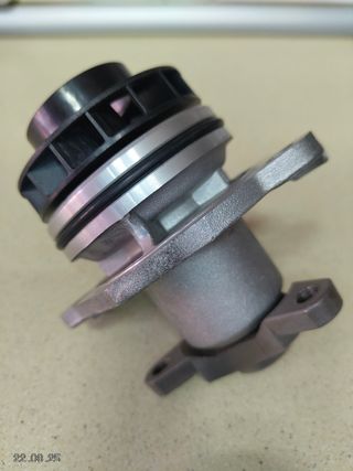 Bomba de agua para motor 2.0 dci marca Gates NUEVA