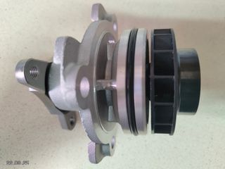 Bomba de agua para motor 2.0 dci marca Gates NUEVA