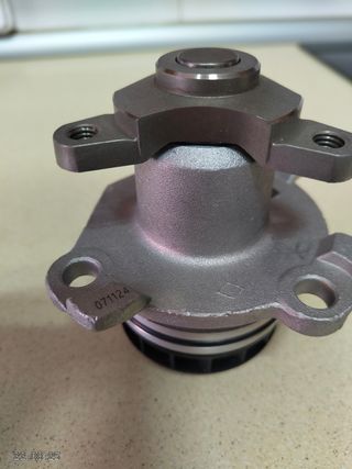 Bomba de agua para motor 2.0 dci marca Gates NUEVA