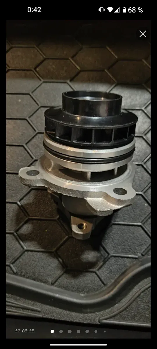 Bomba de agua para motor 2.0 dci marca Gates NUEVA