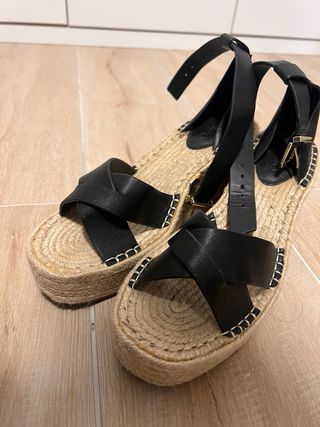 Sandalias cuña Mango negras