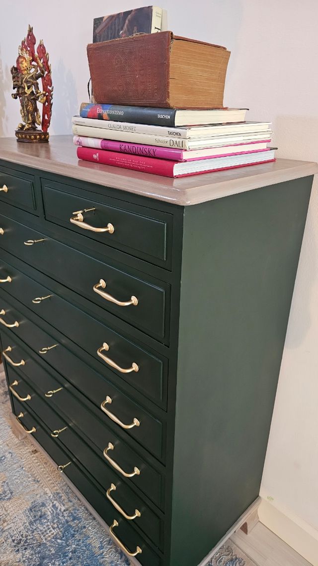 Magnífica cómoda restaurada de 8 cajones