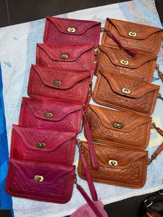 Monederos Piel Grabada - Marrón y Rojo