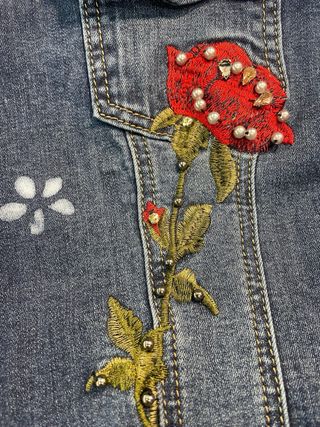 Chaqueta vaquera bordada con pedreria - Talla 42 