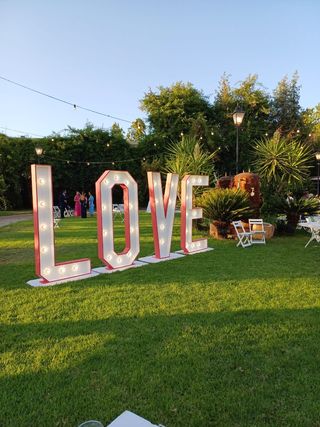 Letras LOVE iluminadas Bodas